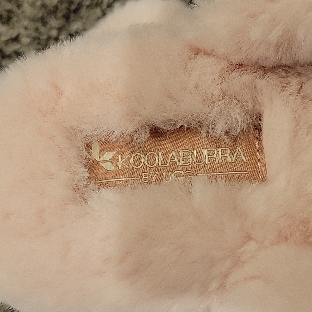 NWT Pink Koolaburra fuzzy sandels/slippers - Picture 2 of 4